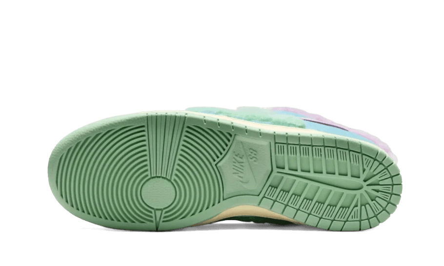 Nike SB Dunk Low Verdy Visty